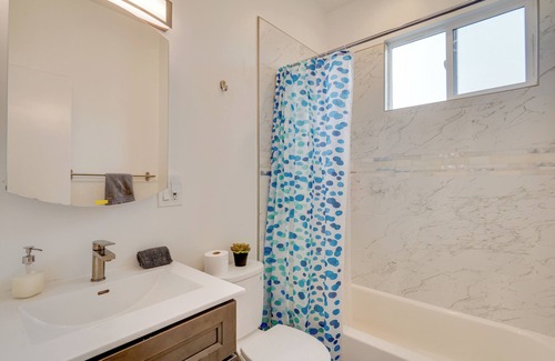 Downtown Oakland Apartment | Oakland Vacation Rental ~ 14 Mi to San Francisco!