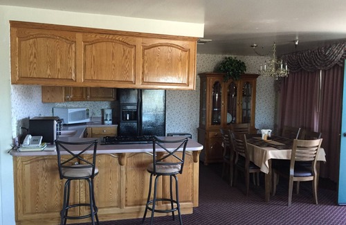 Oak View Hotel | Oakridge Inn