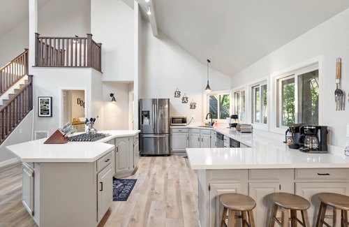 Paso Robles House | Oaks and Roses Ranch - Pool/Spa! Bocce, Volleyball and Firepit!