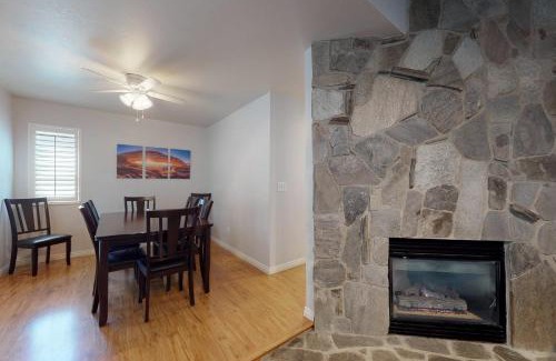 Cottonwood Heights House | Oaks at Wasatch Family Getaway