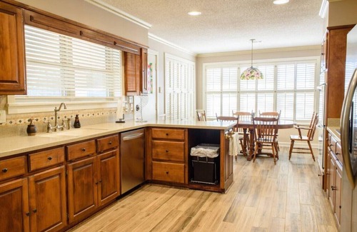 Hot Springs House | Oakwood · Steps to Oaklawn, minutes to downtown, lakes, more