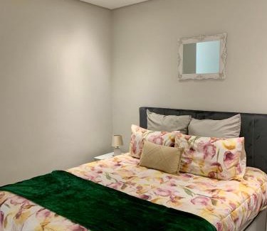 Houghton Estate Apartment | OAM The Paramount Rosebank Luxury One-Bedroom