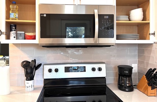 Ashland Apartment | Oasis Away from Home - Newly remodeled & 5 Min to Downtown