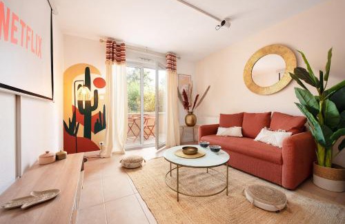 Barriere de Paris Apartment | Oasis Cachée - Jacuzzi et cinéma