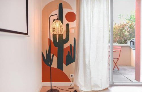 Barriere de Paris Apartment | Oasis Cachée - Jacuzzi et cinéma