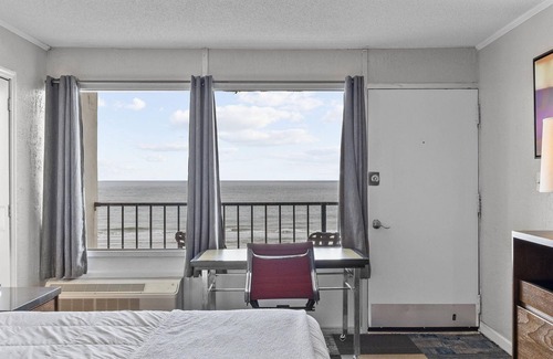 Crescent Beach Hotel | Oasis Hotel