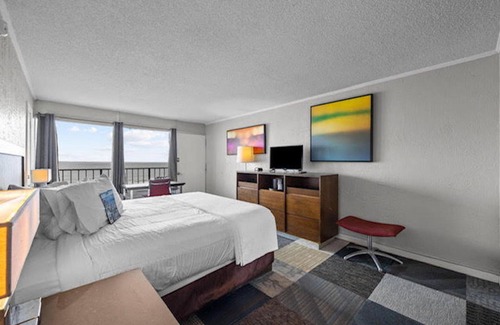 Crescent Beach Hotel | Oasis Hotel