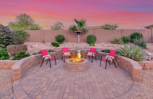 San Tan Valley House | Oasis in The Desert! 5 Bedrooms, 3 Baths, Heated Resort Pool and Spa! Separate Casita! by Redawning