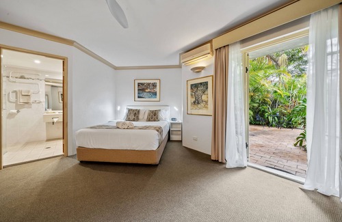 Ulladulla Hotel | Oasis Inn Ulladulla - Guest 18 Years and Older