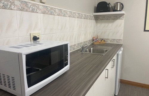 Ulladulla Hotel | Oasis Inn Ulladulla - Guest 18 Years and Older