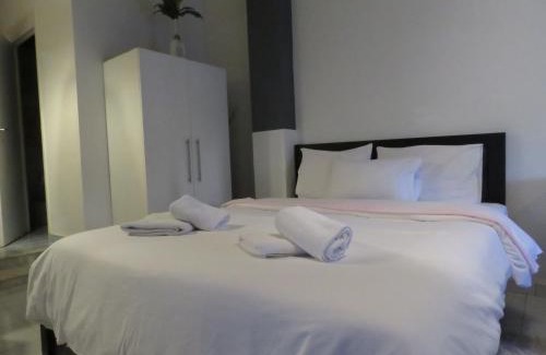 Agios Pavlos Apartment | Oasis One - City Garden Studio - Easy Parking & Walk to Center - 300m from University