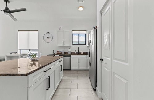West Park House | Oasis Residence-Pool-Grill- Turf-Mins2Airport, Beach, HardRock