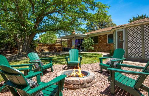 Albuquerque House | Oasis Retreat - Hot Tub - King Bd - Fire Pit - Games - Near Golf - 4 Bdrm - Sleeps up to 12