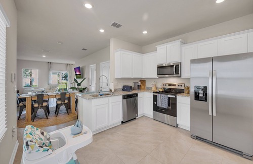 St. Augustine House | Oasis Sanctuary, 3 Bedroom Designer Home, 15 Miles to the Beaches, Fun Game Room