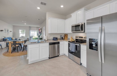 St. Augustine House | Oasis Sanctuary, 3 Bedroom Designer Home, 15 Miles to the Beaches, Fun Game Room