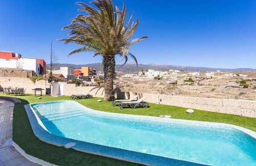 Granadilla de Abona Apartment | Oasis Tenerife Rentals con Piscina climatizada, Cocina exterior y Barbacoa