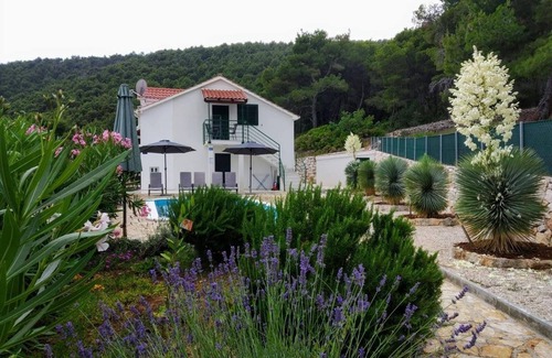 Stomorska House | Oaza mira i tišine s prekrasnim pogledom na more.