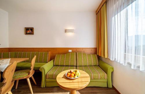 Lagundo Apartment | Obermoarhof Hönigspitze OG