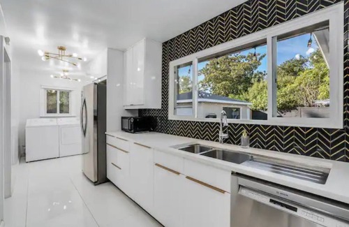 North Tustin Apartment | OC Oasis, Disney, Heated pool, Sleeps12, EV Chargen
