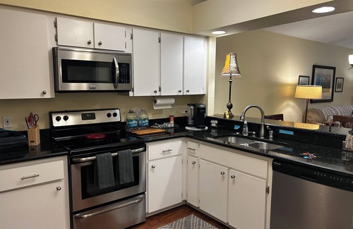 Fellowship House | Ocala Golfing & Horses ! 2-Bdrm/Garage close to WEC & Hits Gym/Pool/Tennis