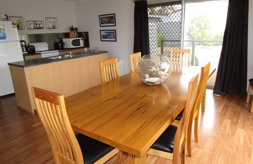 Carribie House | Ocean 17 - Short walk to the beach Free Wifi