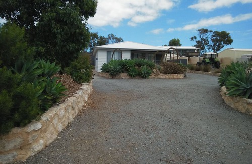 Carribie House | Ocean 17 - Short walk to the beach Free Wifi