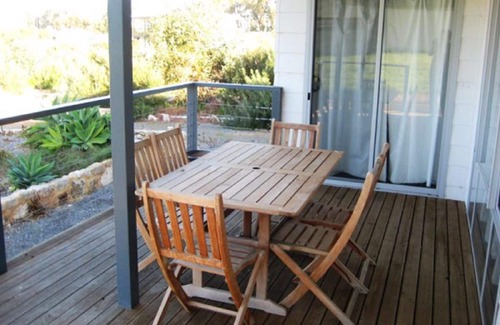 Carribie House | Ocean 17 - Short walk to the beach Free Wifi