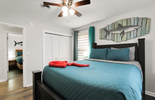 Fort Walton Beach House | Ocean - 5 Beds Retreat with Pickleball, Arcade, Grill & Beach Access!