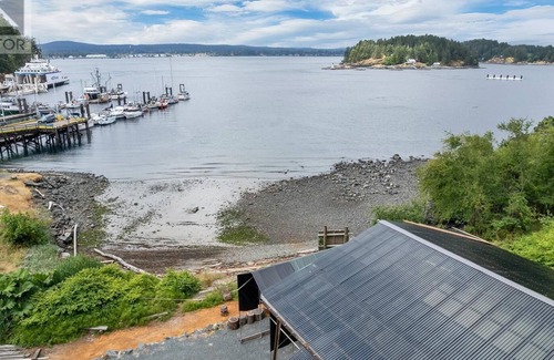 Quathiaski Cove RV Rental | Ocean access glamping with a fantastic view of discovery passage,