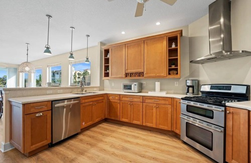 Cocoa Beach House | Ocean Blue Beach House: 3B/3B Downtown Cocoa Beach House