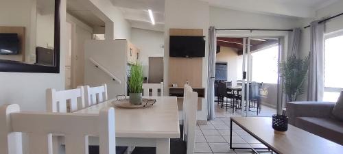 Shaka's Rock Apartment | Ocean Breeze 33 Chaka's Rock Chalets