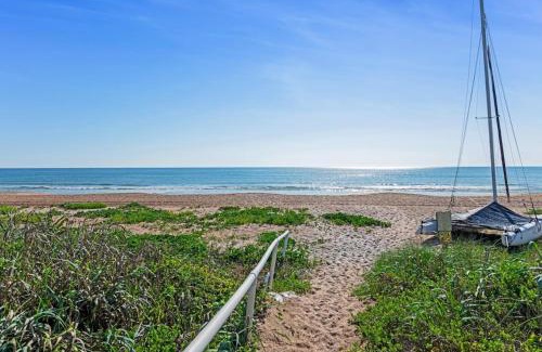 O'byrne House | Ocean Breeze Beach Bungalow