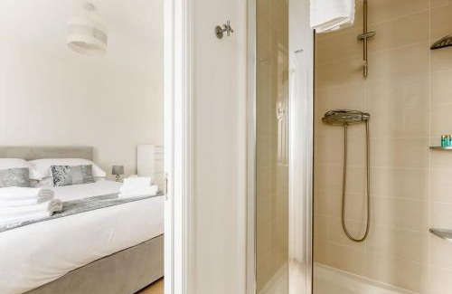 Hamworthy Apartment | Ocean Breeze - Stunning Harbour Views from Private Balcony