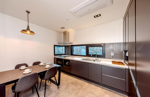 Andeok Villa | Ocean Brick Pool Villa