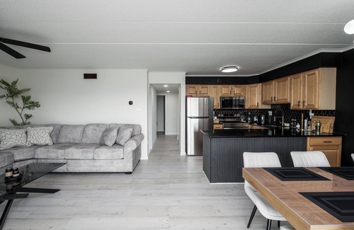 Ocean City Condo | Ocean City Modern 2BR | Walk to Boardwalk | Pool | Parking