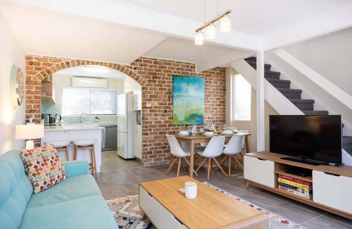 Mollymook House | Ocean Cove Summary: C