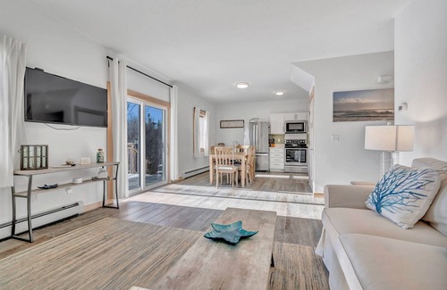 Owls Head House | Ocean Duplex with Walk to Beach for Large Families