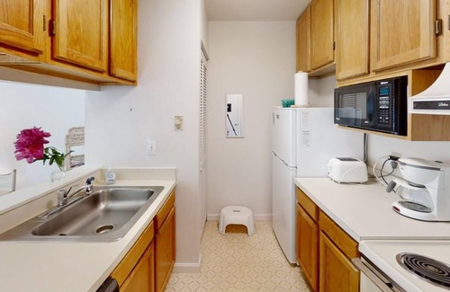 Brewster Condo | Ocean Edge Condo - Resort Pool & Close to Beaches!