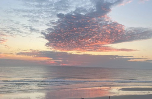 Rio Mar Beaches Condo | Ocean Front 2-bedroom condo in Daytona Beach Shores with easy Beach access,
