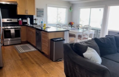 Leucadia House | Ocean front cottage on Beacons Beach