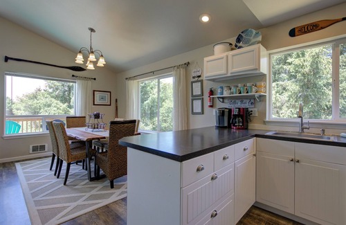 Ocean Shores House | Ocean Front, Walk to Beach, Fenced For Dogs, Vacation Beach House