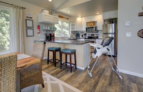 Ocean Shores House | Ocean Front, Walk to Beach, Fenced For Dogs, Vacation Beach House