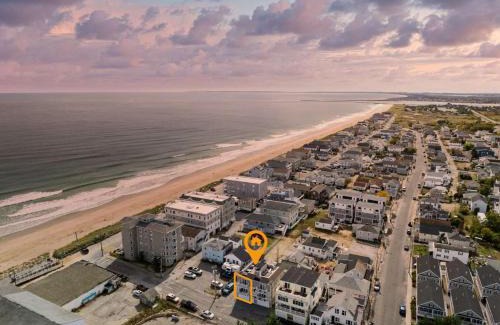 Salisbury Beach House | Ocean Hideaway Rooftop Deck Fireplace