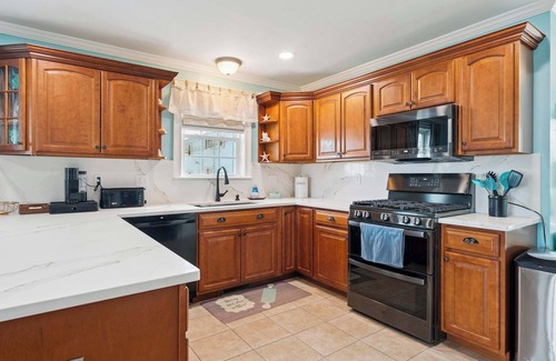 Salisbury Beach Condo | Ocean Hideaway | Rooftop Deck | Fireplace