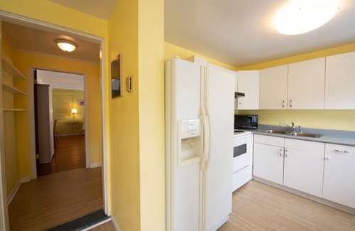 James Bay Apartment | Ocean Island Garden Suites