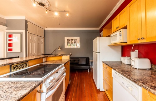 James Bay Apartment | Ocean Island Garden Suites