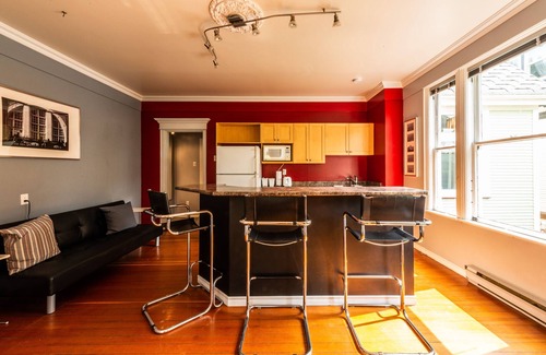 James Bay Apartment | Ocean Island Garden Suites