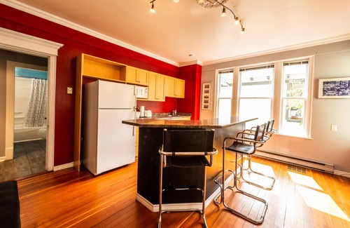 James Bay Apartment | Ocean Island Garden Suites