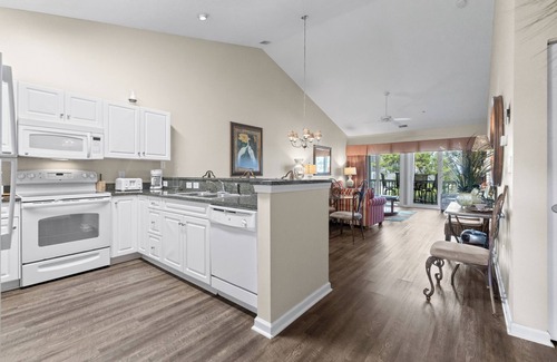 North Myrtle Beach Condo | Ocean Keyes. Comfy 3 bedroom condo. Pond view. Great location. Walk to beach.