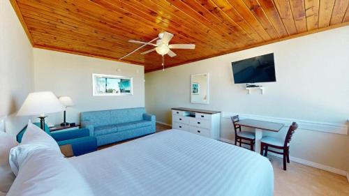 Cocoa Beach Apartment | Ocean Landings Resort